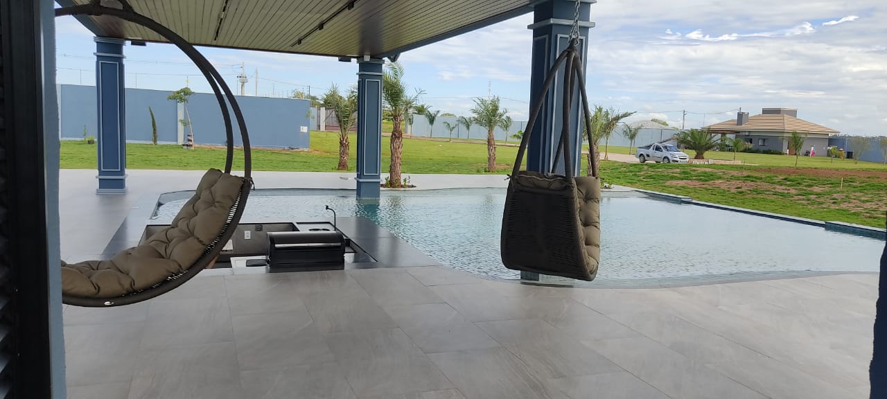 Piscina em area coberta