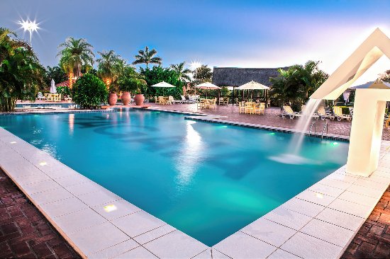 Piscina com acabamento premium