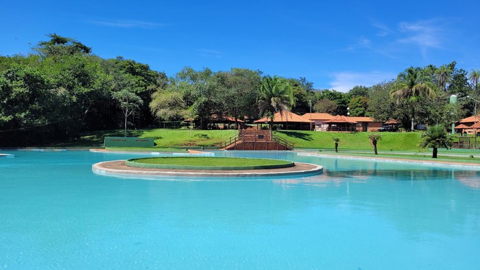 Piscina em área verde